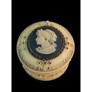 Victorian Treasures Victorian Cameo Jewel Box